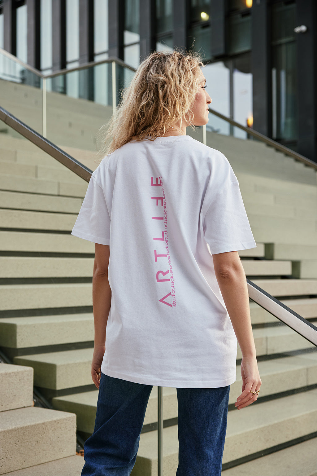 TEE WHITE "BASIC SCHRIFT" PINK