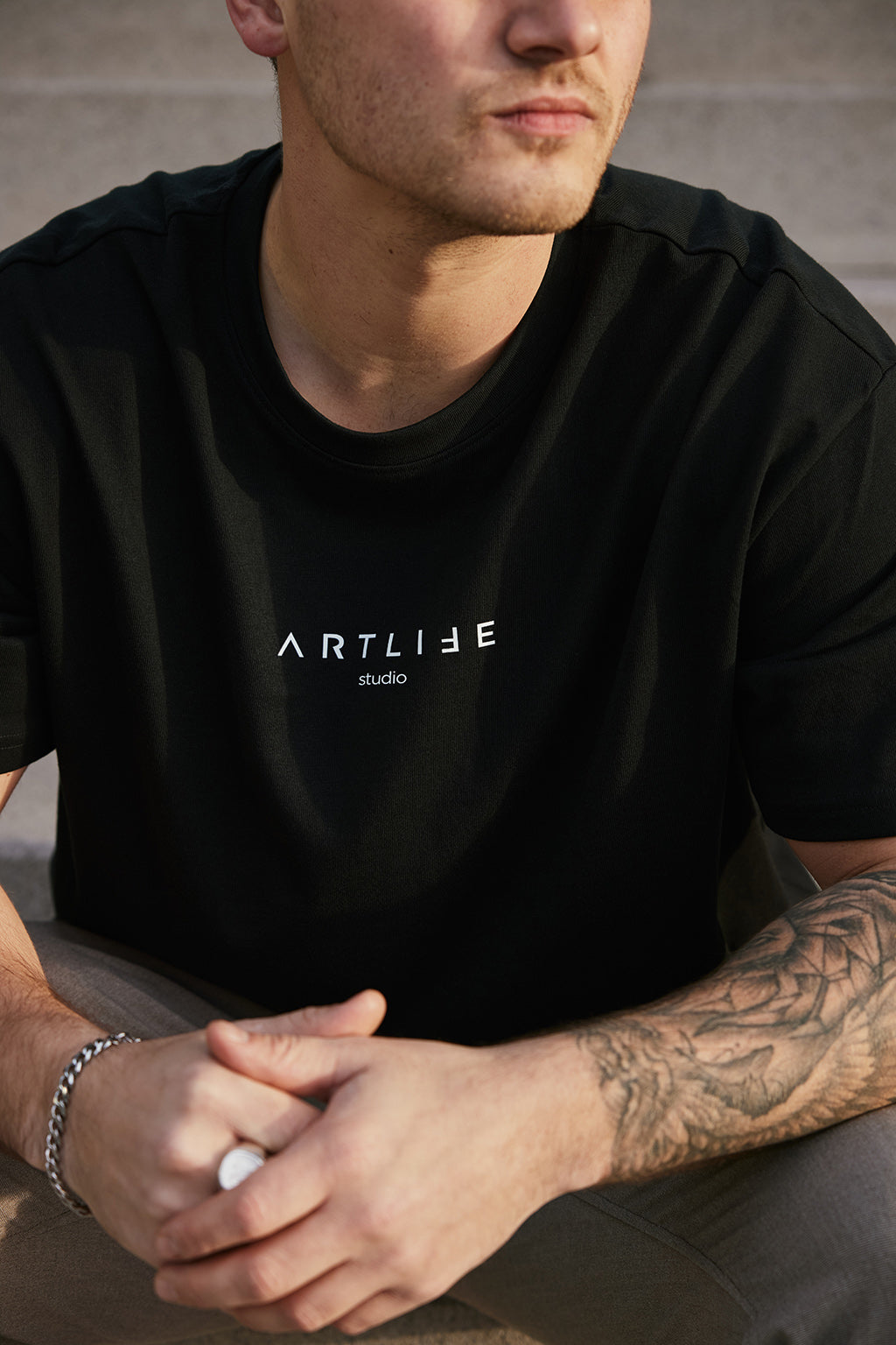 TEE BLACK "BASIC SCHRIFT" WHITE