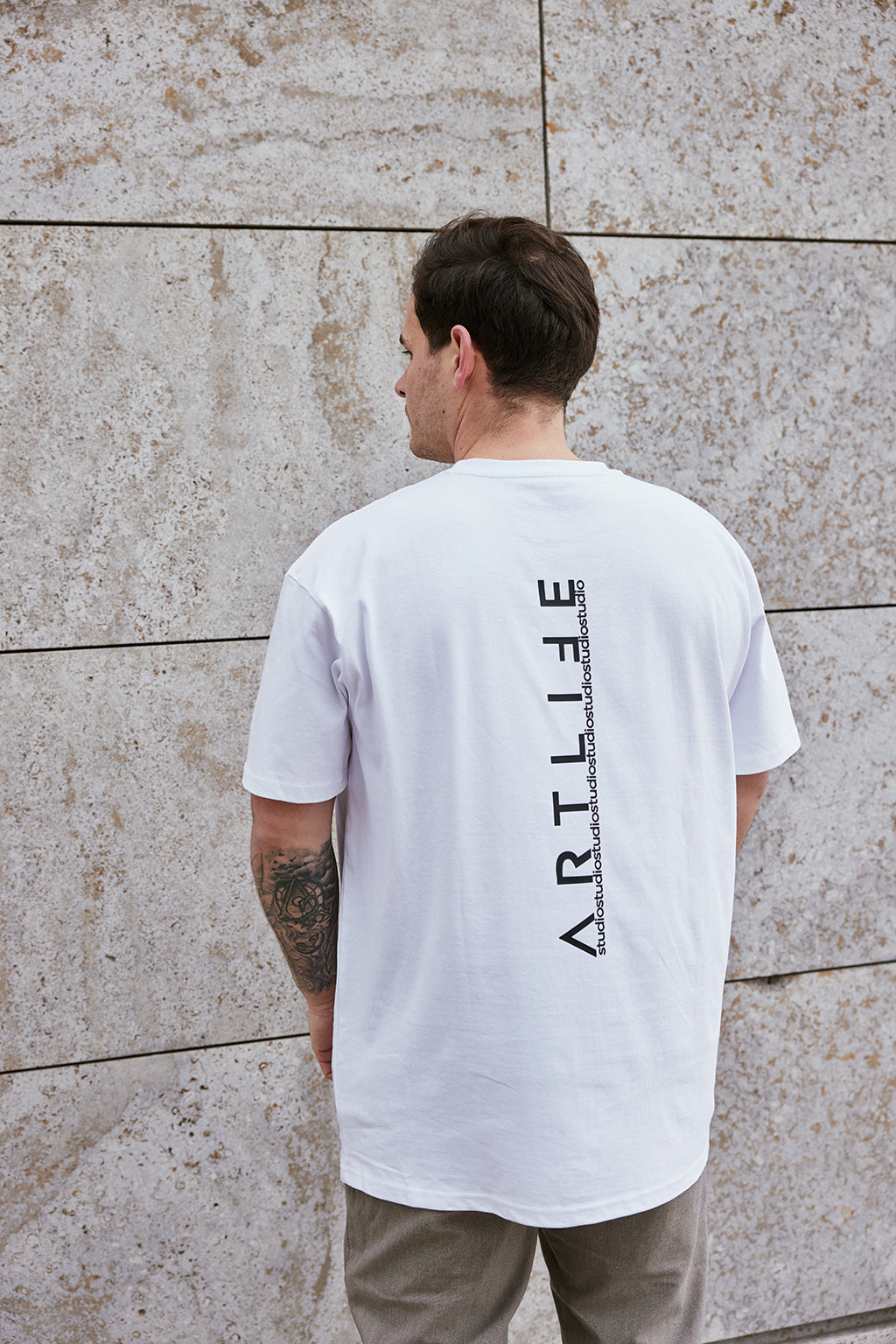 TEE BLACK "BASIC SCHRIFT" WHITE