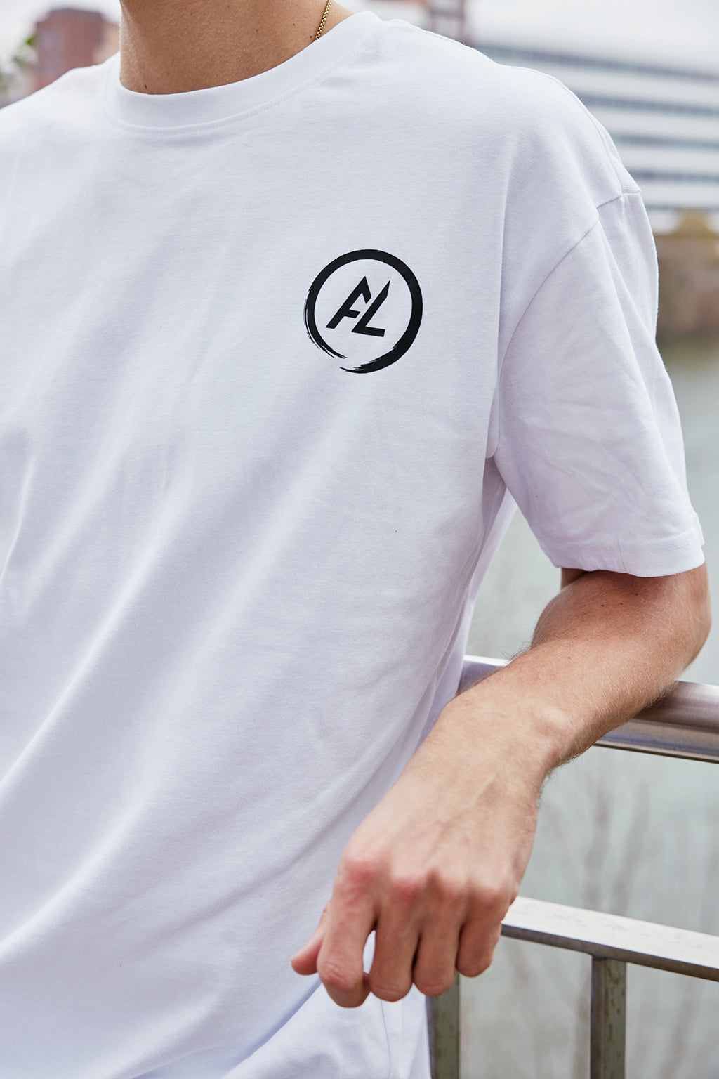 TEE BLACK "PINSEL" WHITE