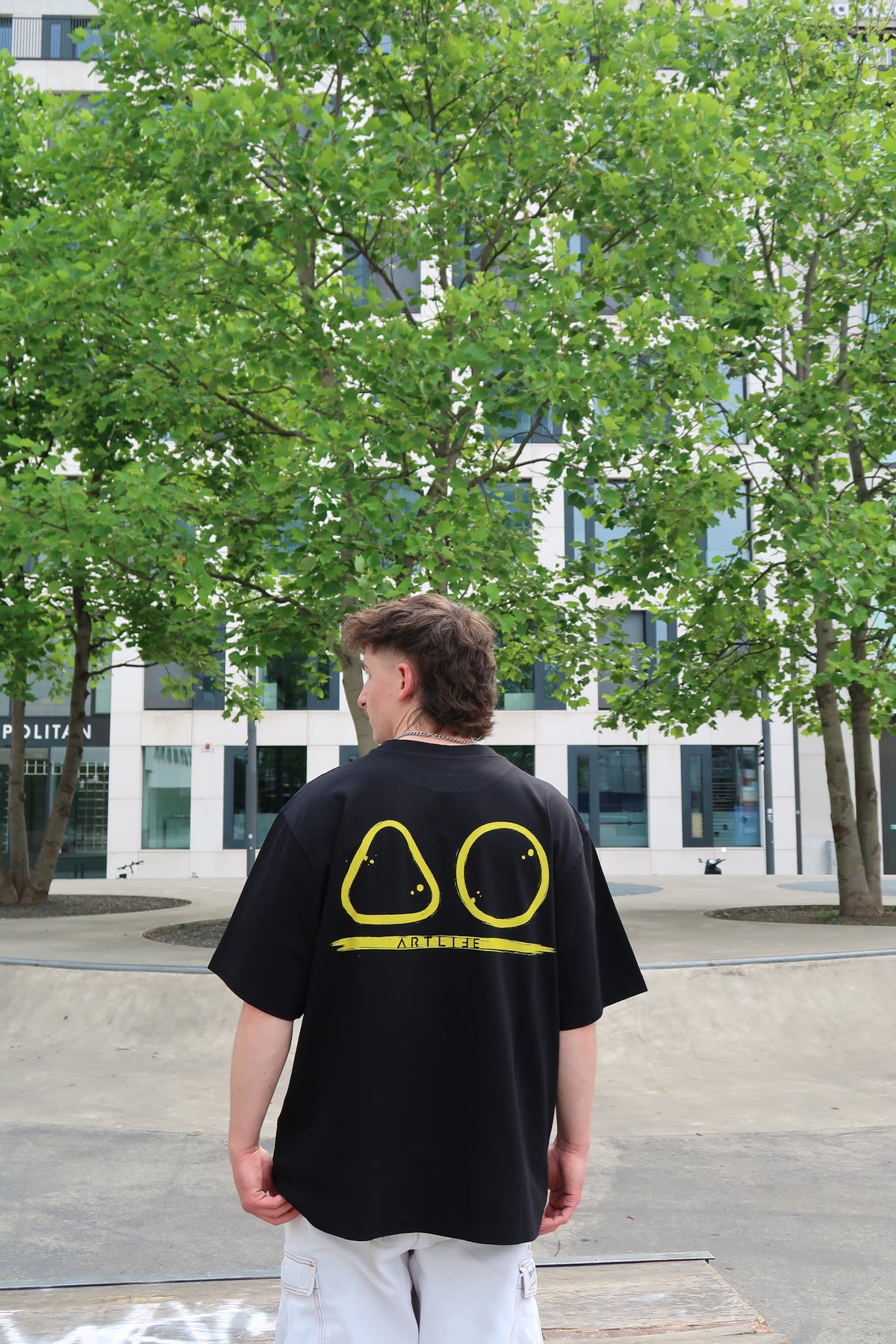 TEE BLACK "LOGOGELB"