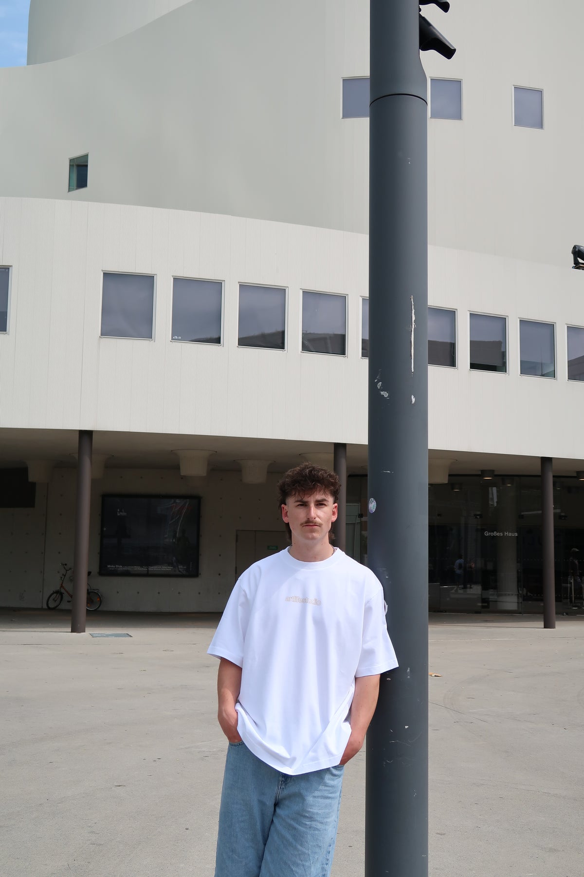 TEE WHITE "APEKING"